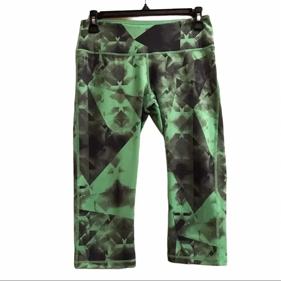 Z By Zella Green Black Geo Abstract Pattern Cropped Capri Leggings Women’s Small - Picture 1 of 11